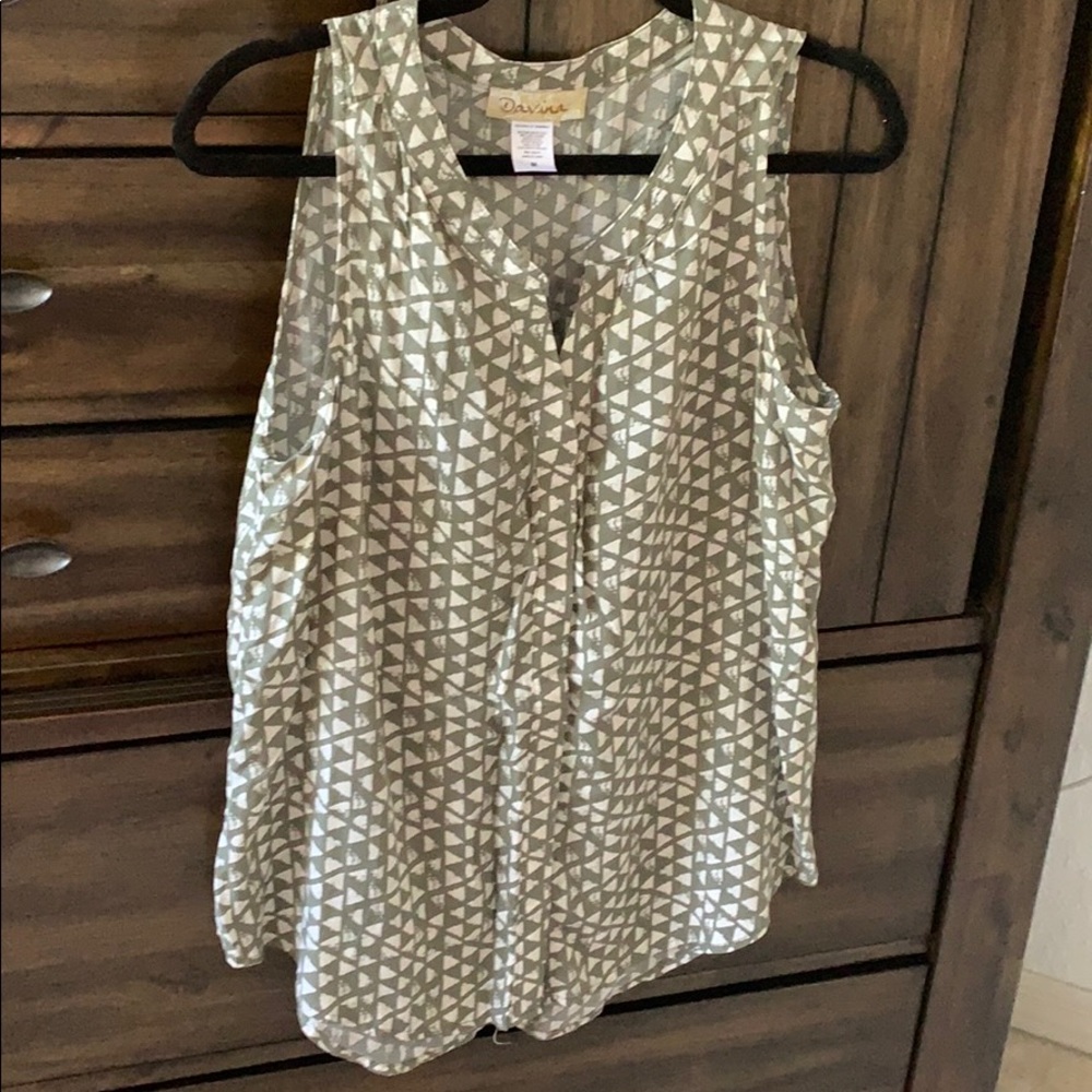 Davina M sleeveless shirt button down